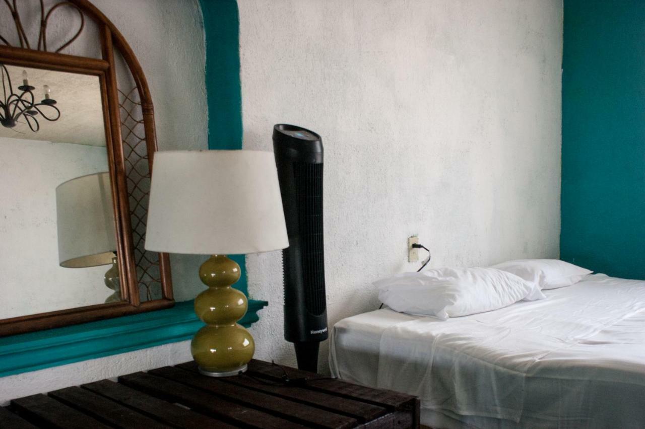 Hostal Enjoy Vallarta 19 プエルトバラータ エクステリア 写真